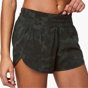 Lululemon Tracker Short V *4" Incognito Camo Multi Gator Green size 8